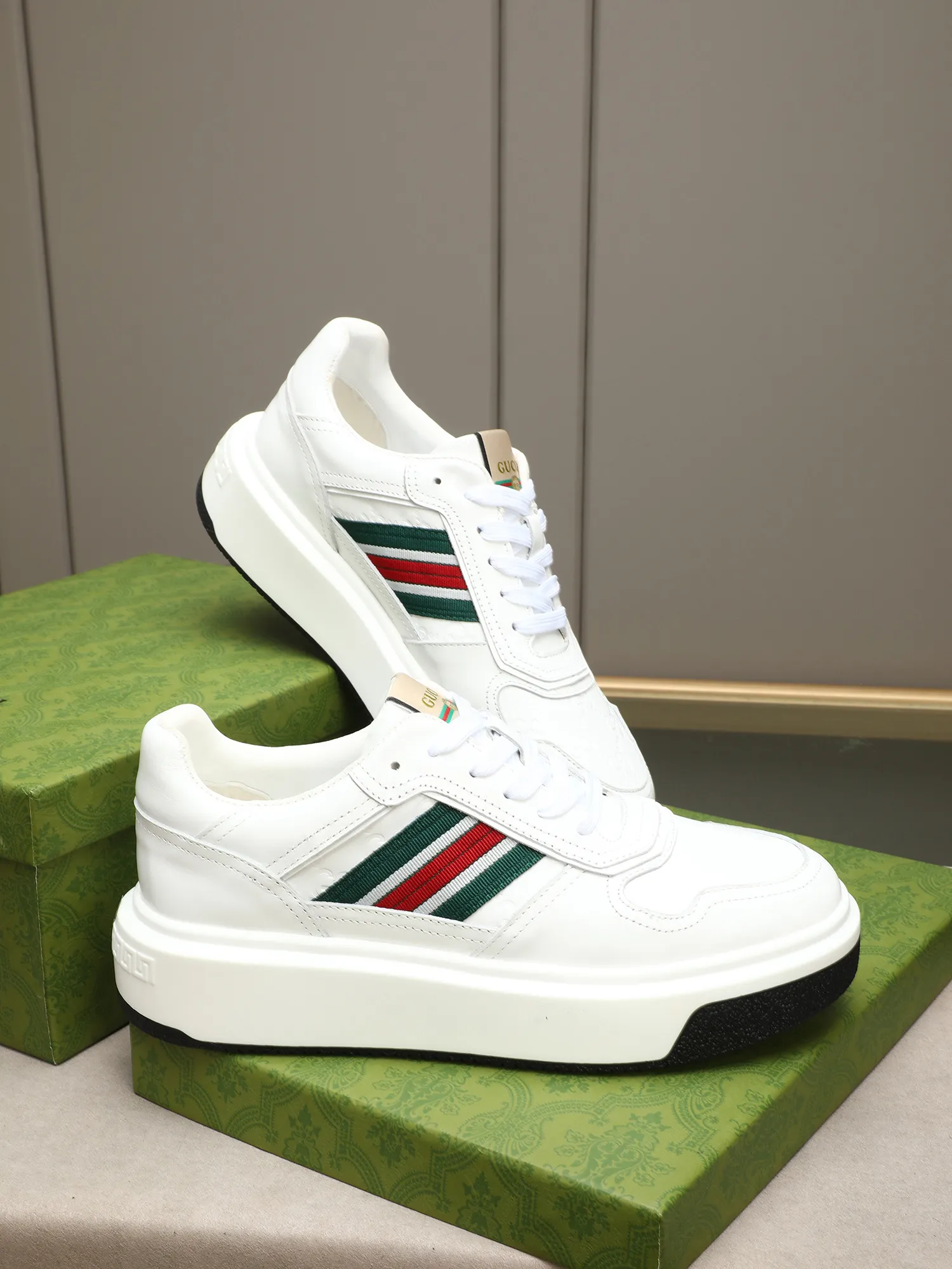 Men's shoes 💰480 New men's shoes GUCCI Fashion trend Made of first-layer calfskin ➕ washed sheep lining! The foot feels super comfortable and the workmanship is impeccable. Foam ultra-light outsole, size: 38-44 (45 customized) 3 colors to choose from!
